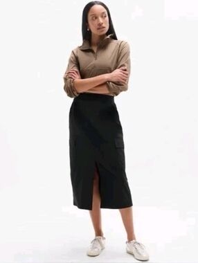 Athleta Brooklyn Heights Black High Rise Cargo Skirt Size 12 Midi Length Utility